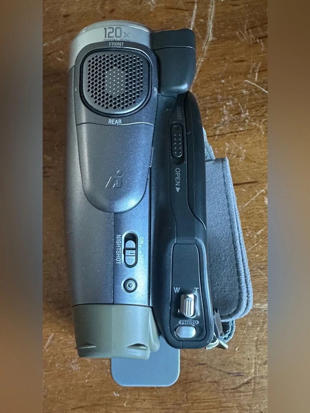 Sony DCR-DVD403 NTSC 3MP MPEG Digital Video Camera Recorder Handycam Camcorder